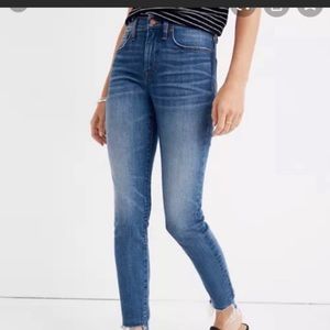 Madewell denim 9 in raw edge skinny cropped jeans